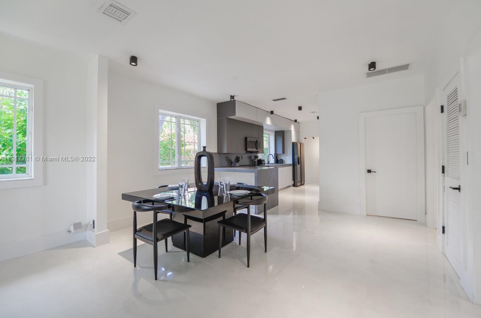 1033 Tyler St, Hollywood FL  33019-1303 exterior