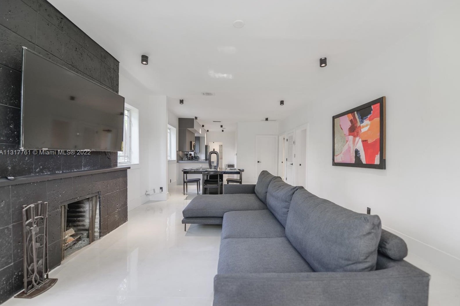 1033 Tyler St, Hollywood FL  33019-1303 exterior