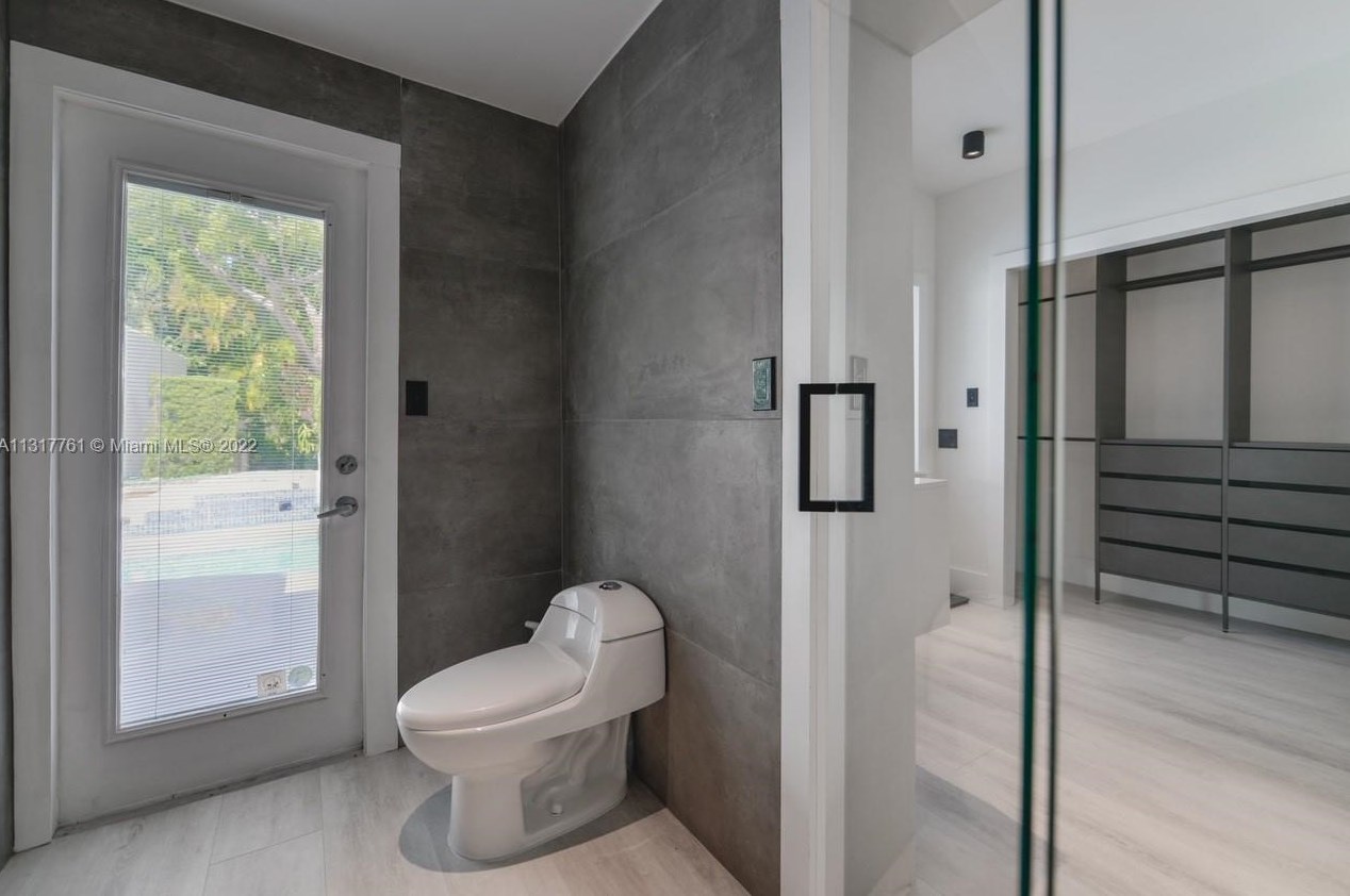 1033 Tyler St, Hollywood FL  33019-1303 exterior