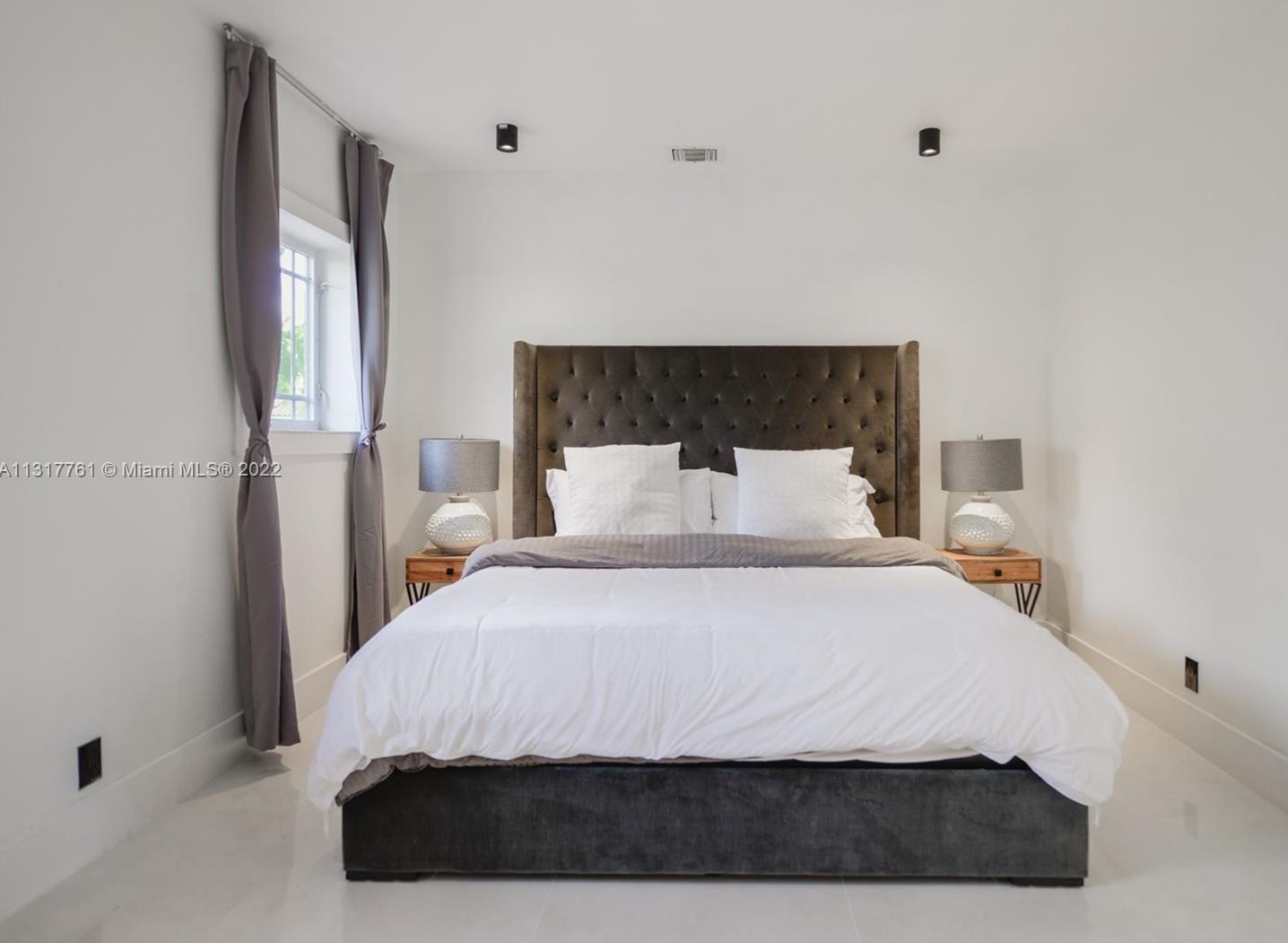 1033 Tyler St, Hollywood FL  33019-1303 exterior