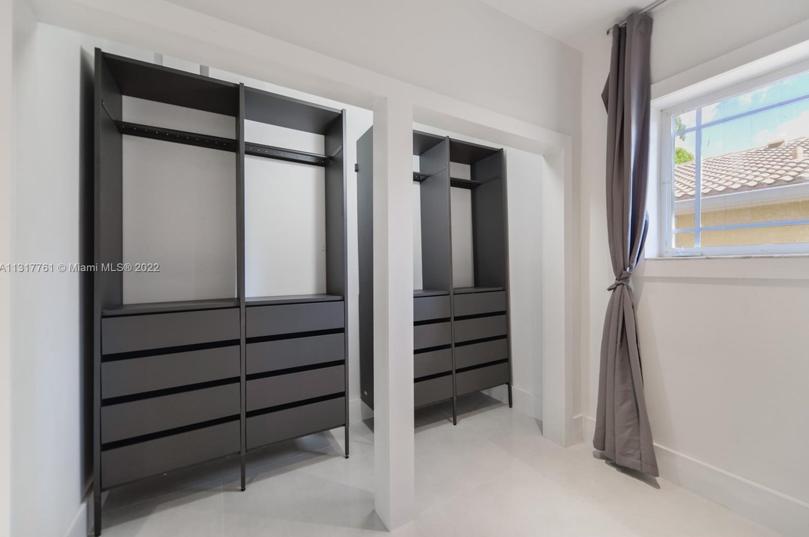 1033 Tyler St, Hollywood FL  33019-1303 exterior