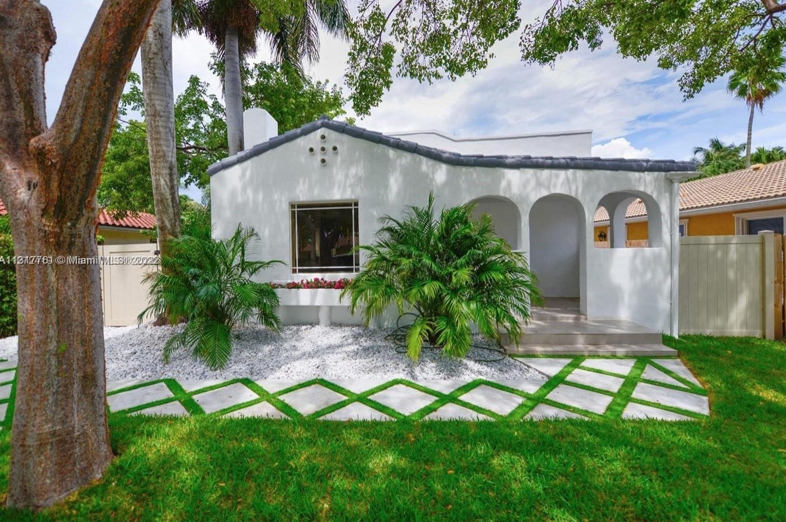 1033 Tyler St, Hollywood FL  33019-1303 exterior