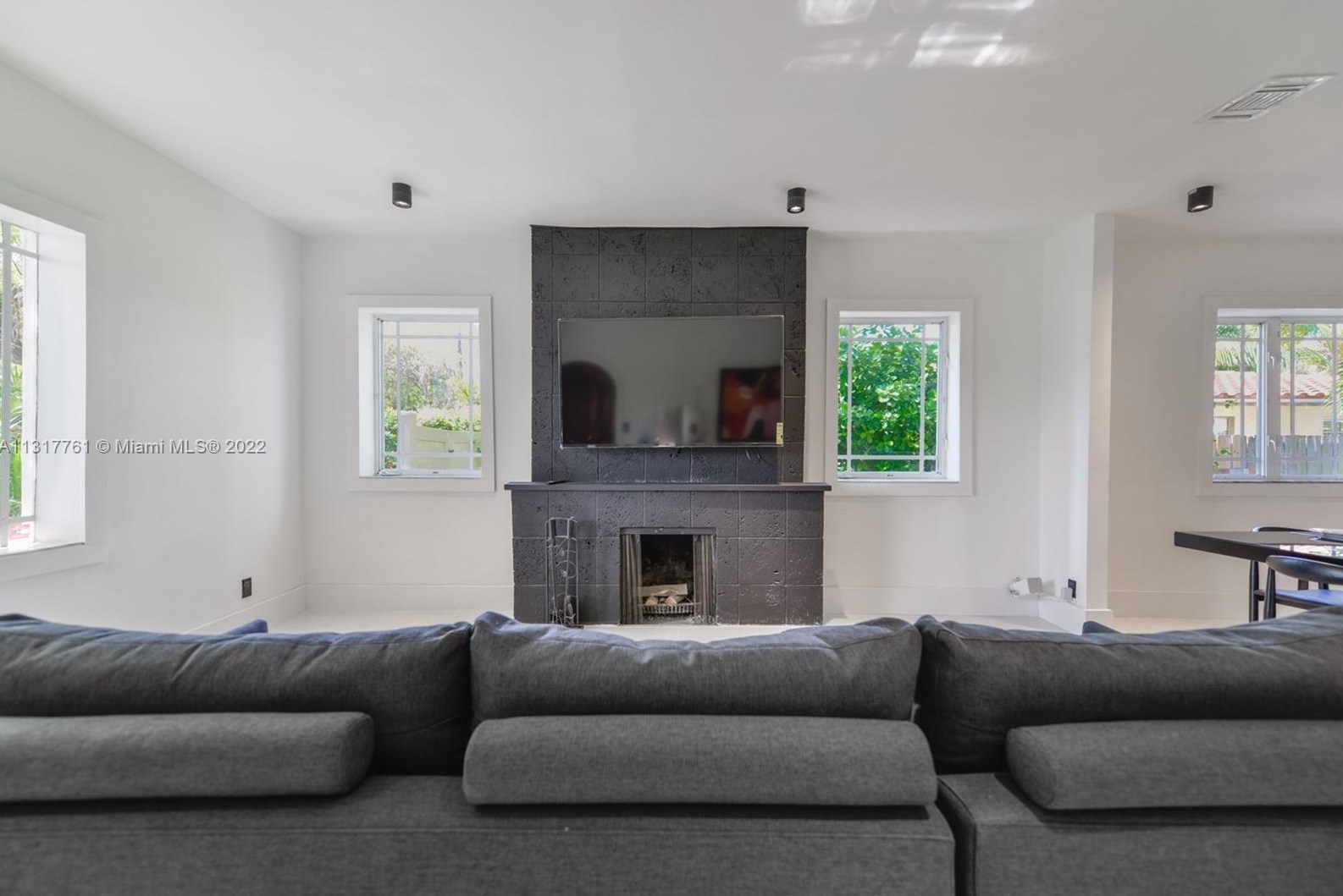 1033 Tyler St, Hollywood FL  33019-1303 exterior