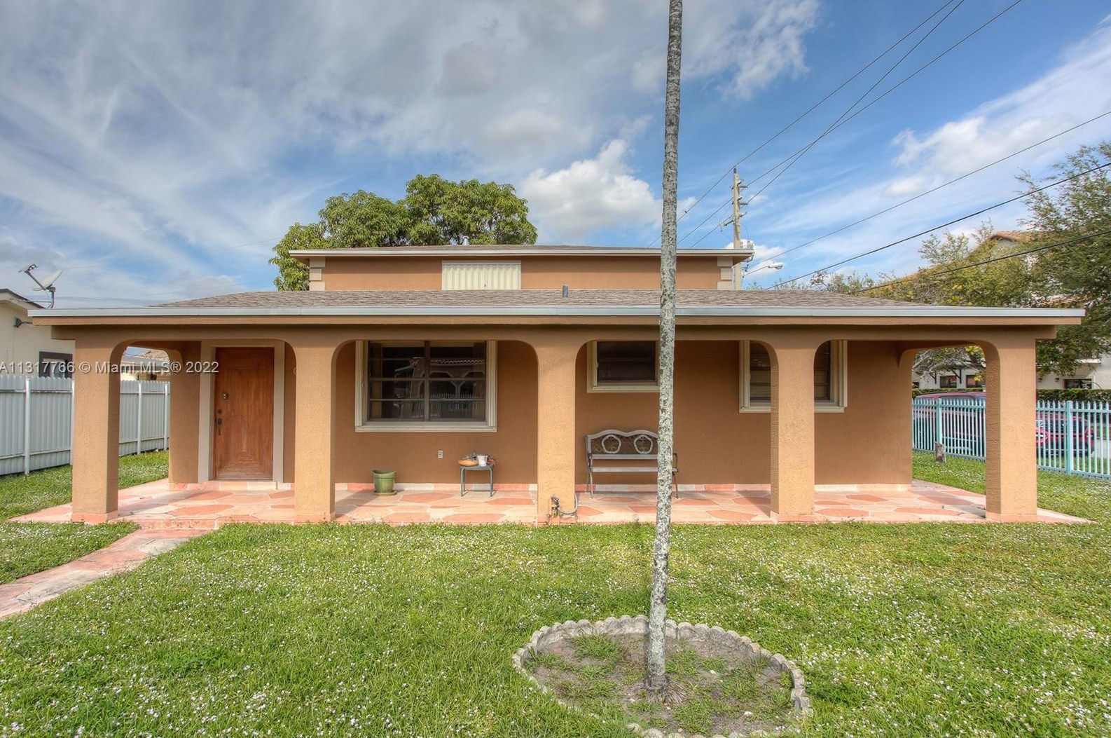1005 W 33rd Pl, Hialeah, FL 33012