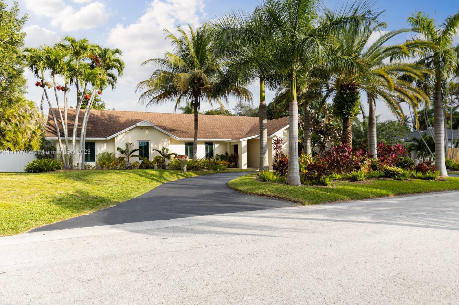 17503 74th Ct, Miami, FL 33157-6343