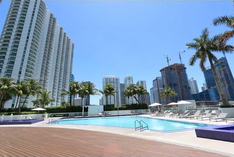 90 3rd St, Miami FL  33130-2994 exterior