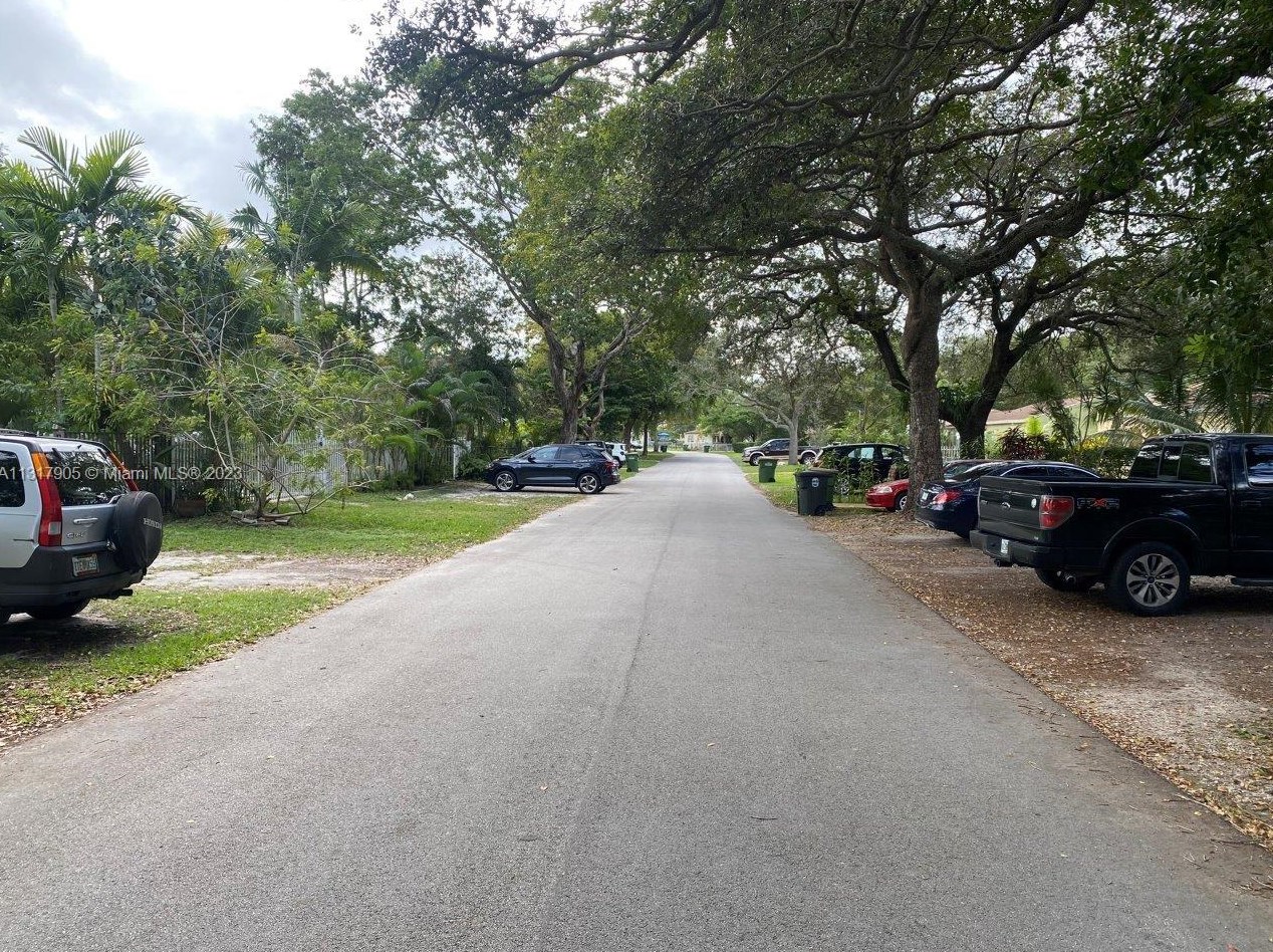 1565 131st Rd, Miami, FL 33161-4429