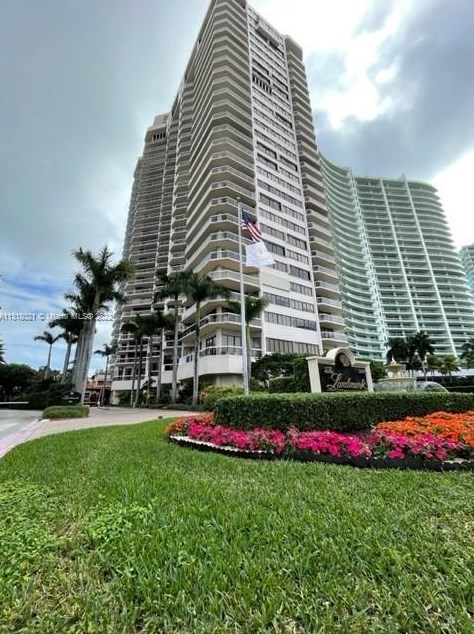 20185 Country Club Dr, Miami FL 33180-3048 exterior