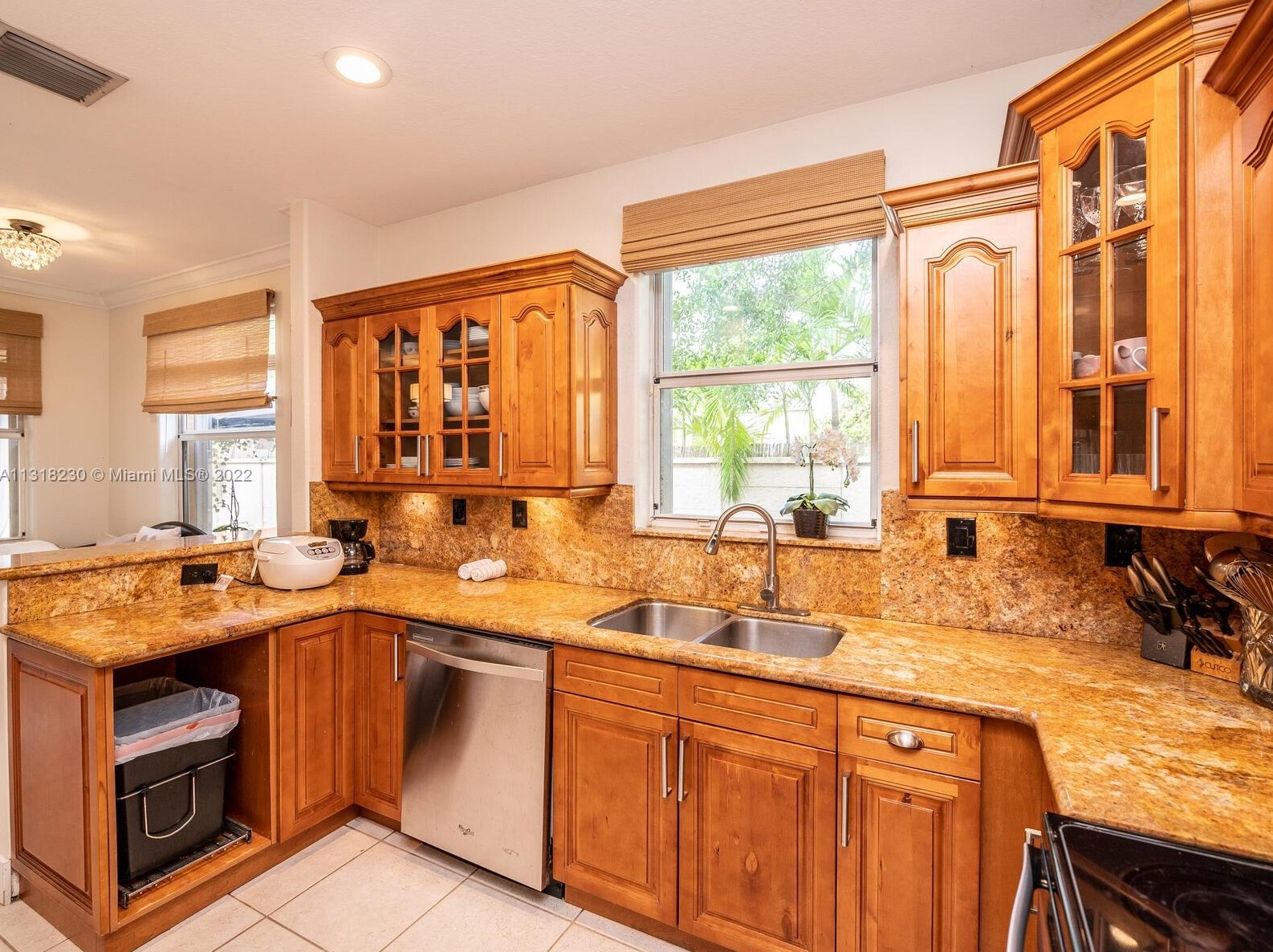 10813 51 Ln, Miami FL 33178-3562 exterior