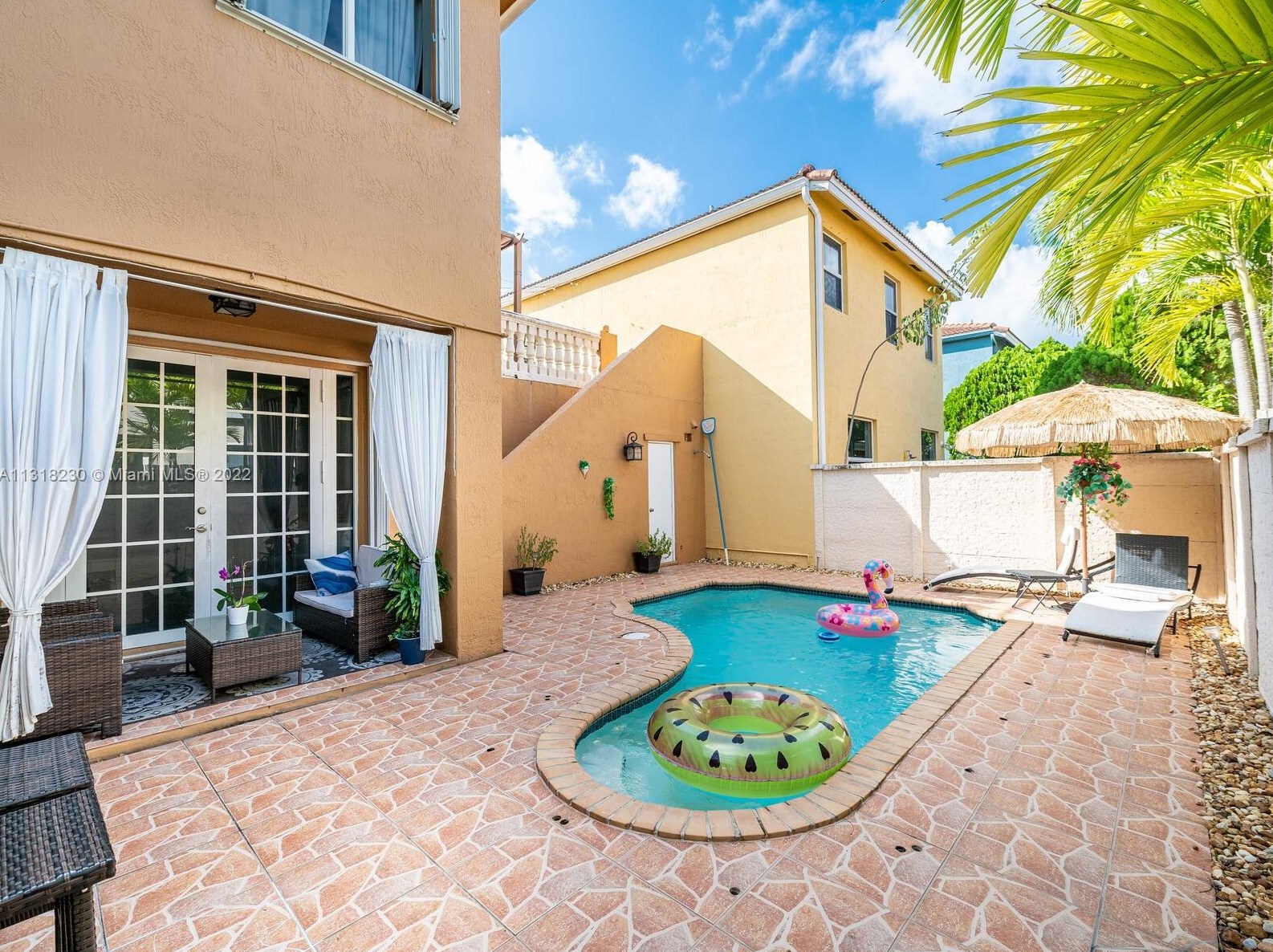 10813 51 Ln, Miami FL 33178-3562 exterior