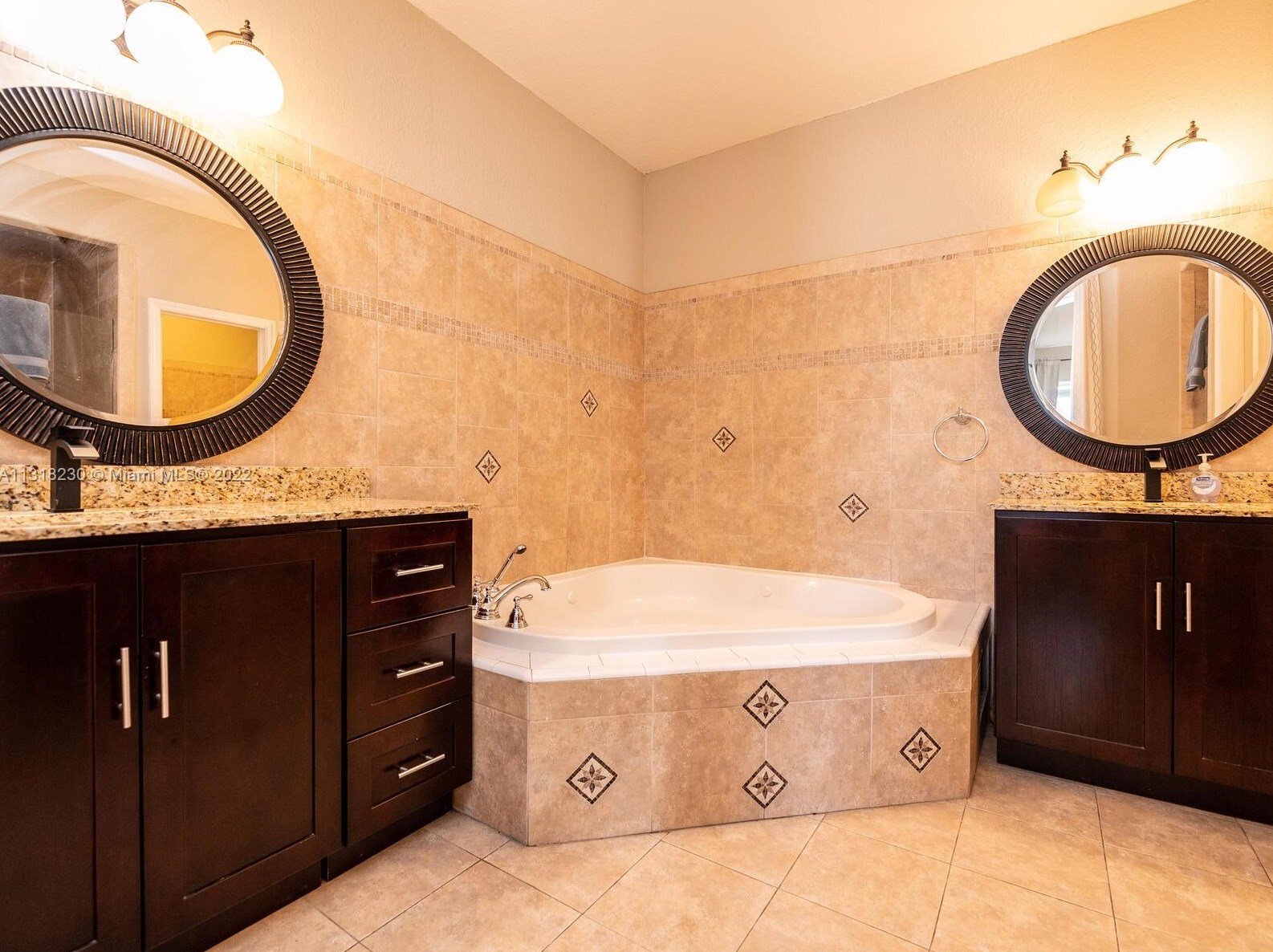 10813 51 Ln, Miami FL 33178-3562 exterior