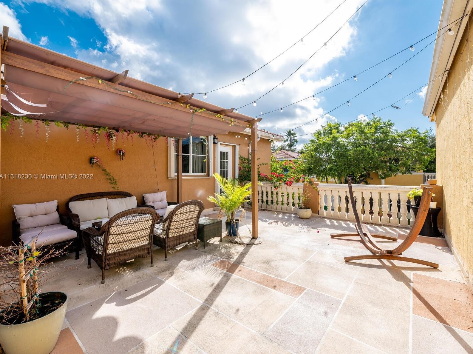 10813 51 Ln, Miami FL 33178-3562 exterior