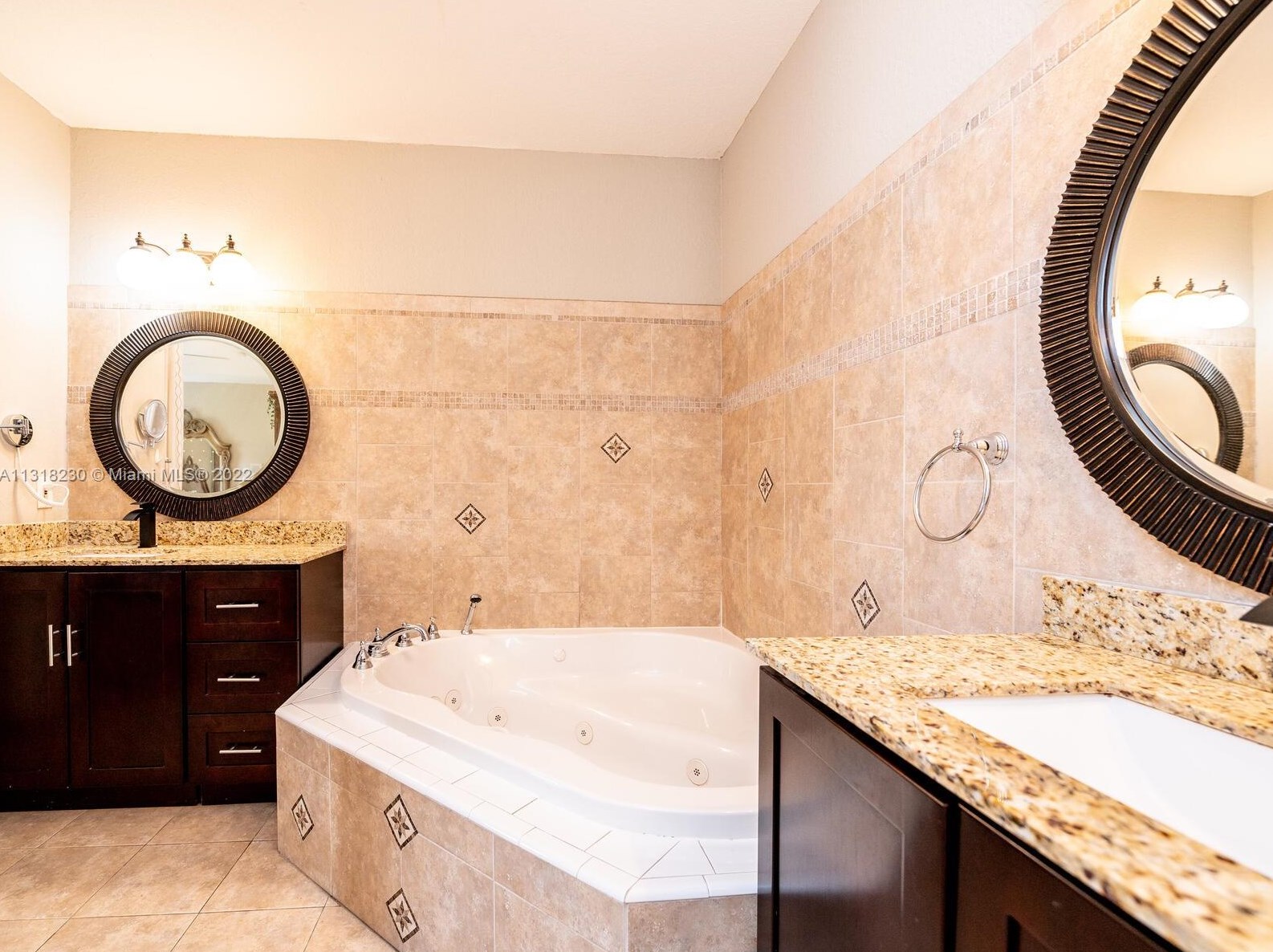 10813 51 Ln, Miami FL 33178-3562 exterior