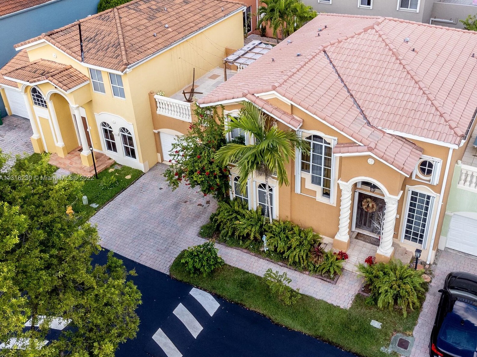 10813 51 Ln, Miami FL 33178-3562 exterior