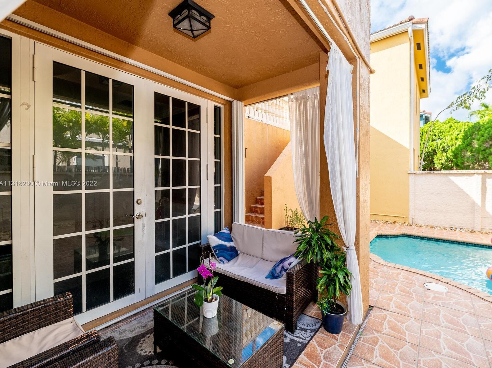 10813 51 Ln, Miami FL 33178-3562 exterior