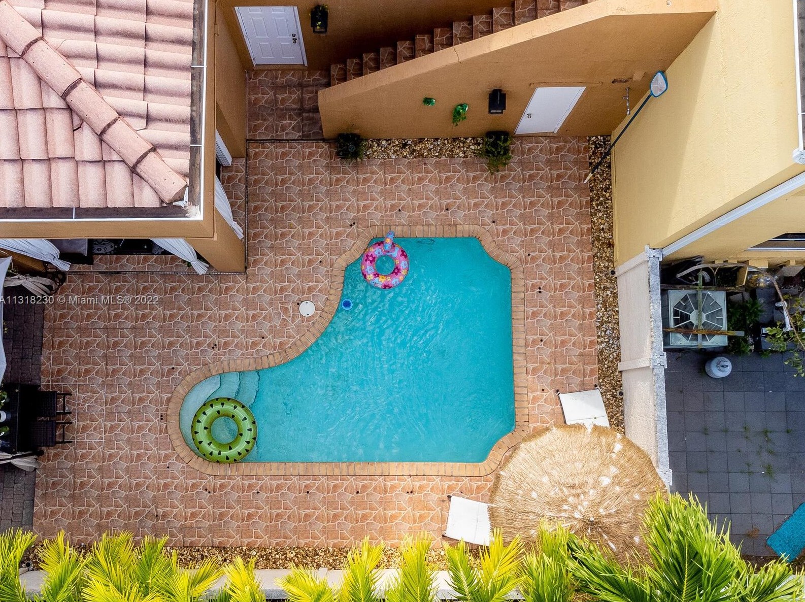 10813 51 Ln, Miami FL 33178-3562 exterior