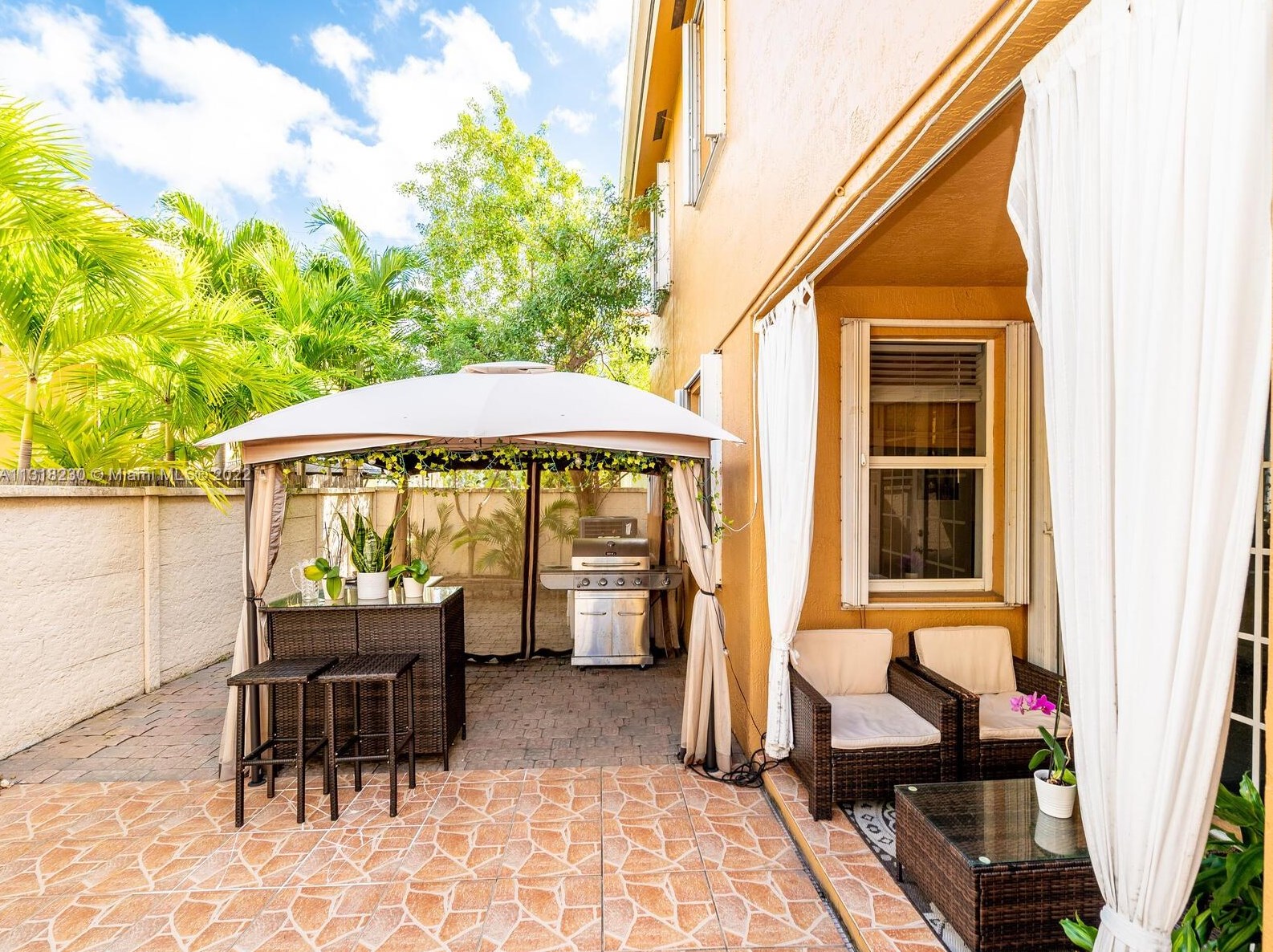 10813 51 Ln, Miami FL 33178-3562 exterior