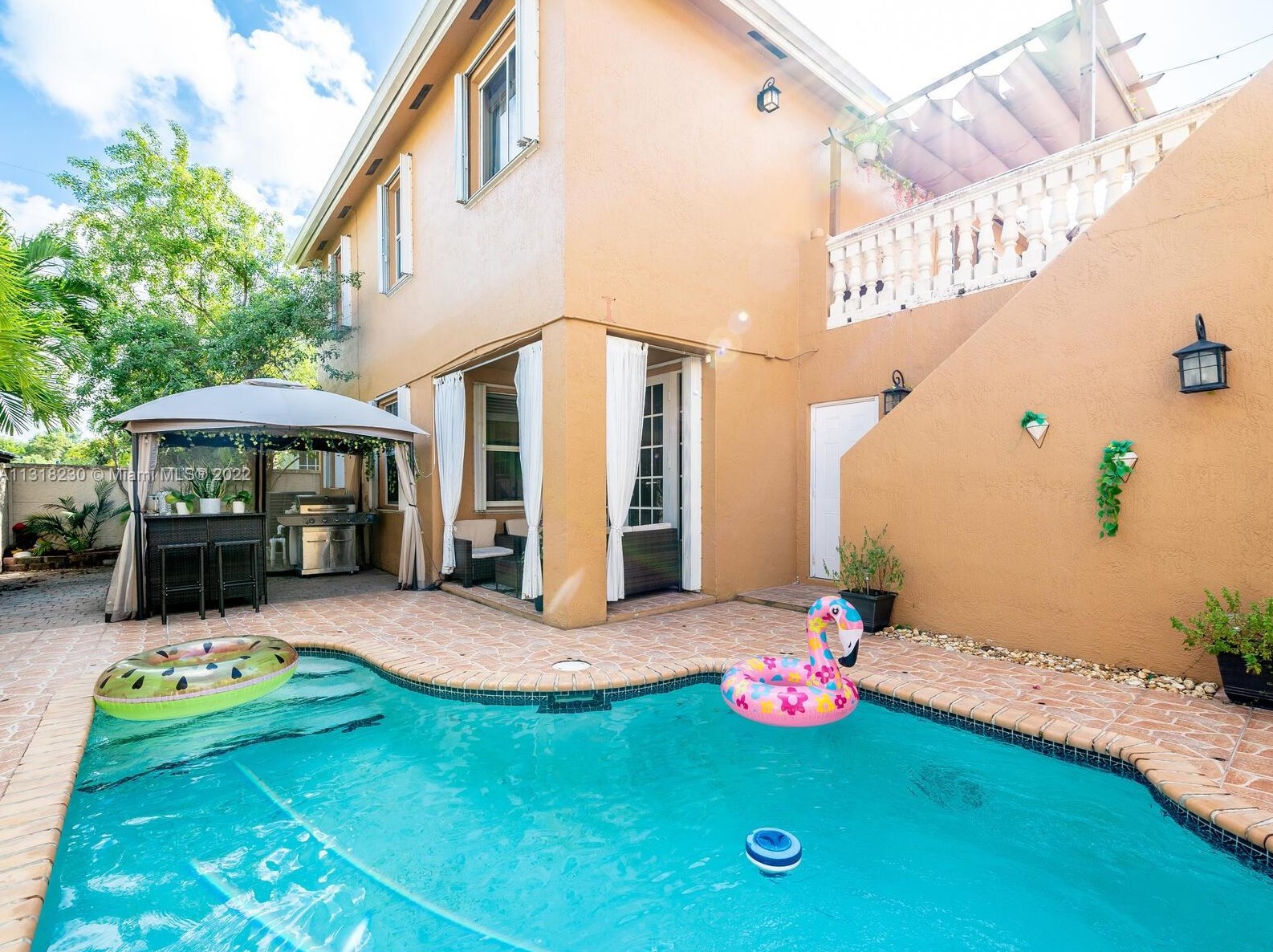 10813 51 Ln, Miami FL 33178-3562 exterior