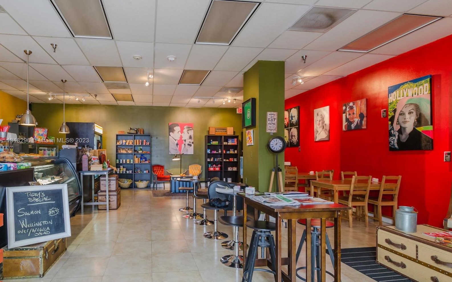 20281 Country Club Dr, Miami FL  33180-3010 exterior