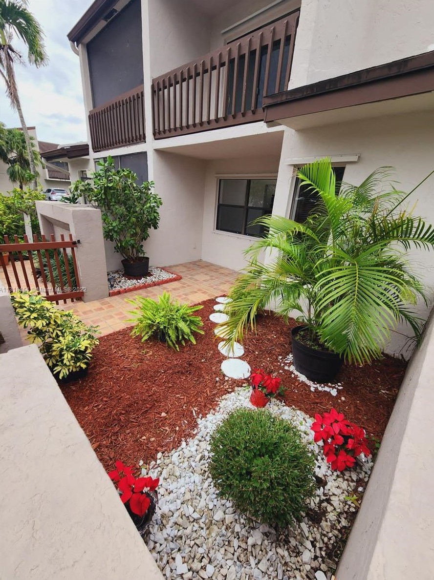 10102 41st St, Miami, FL 33178-2349
