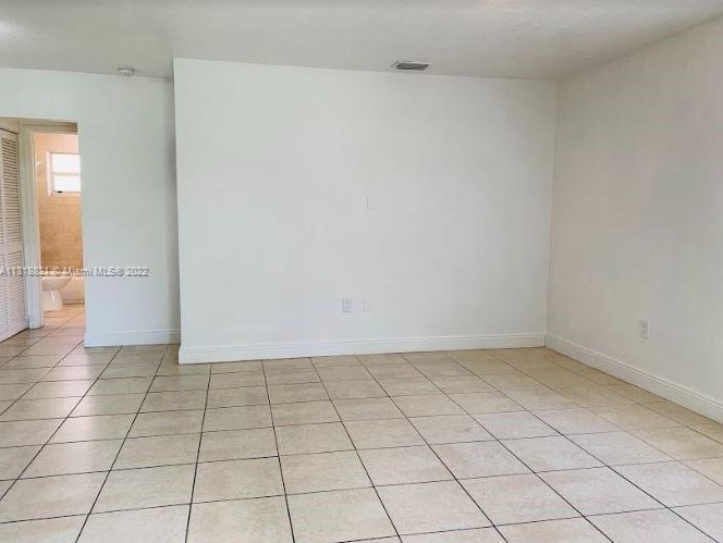 2067 Ne 162nd St #4, Miami, FL 33162