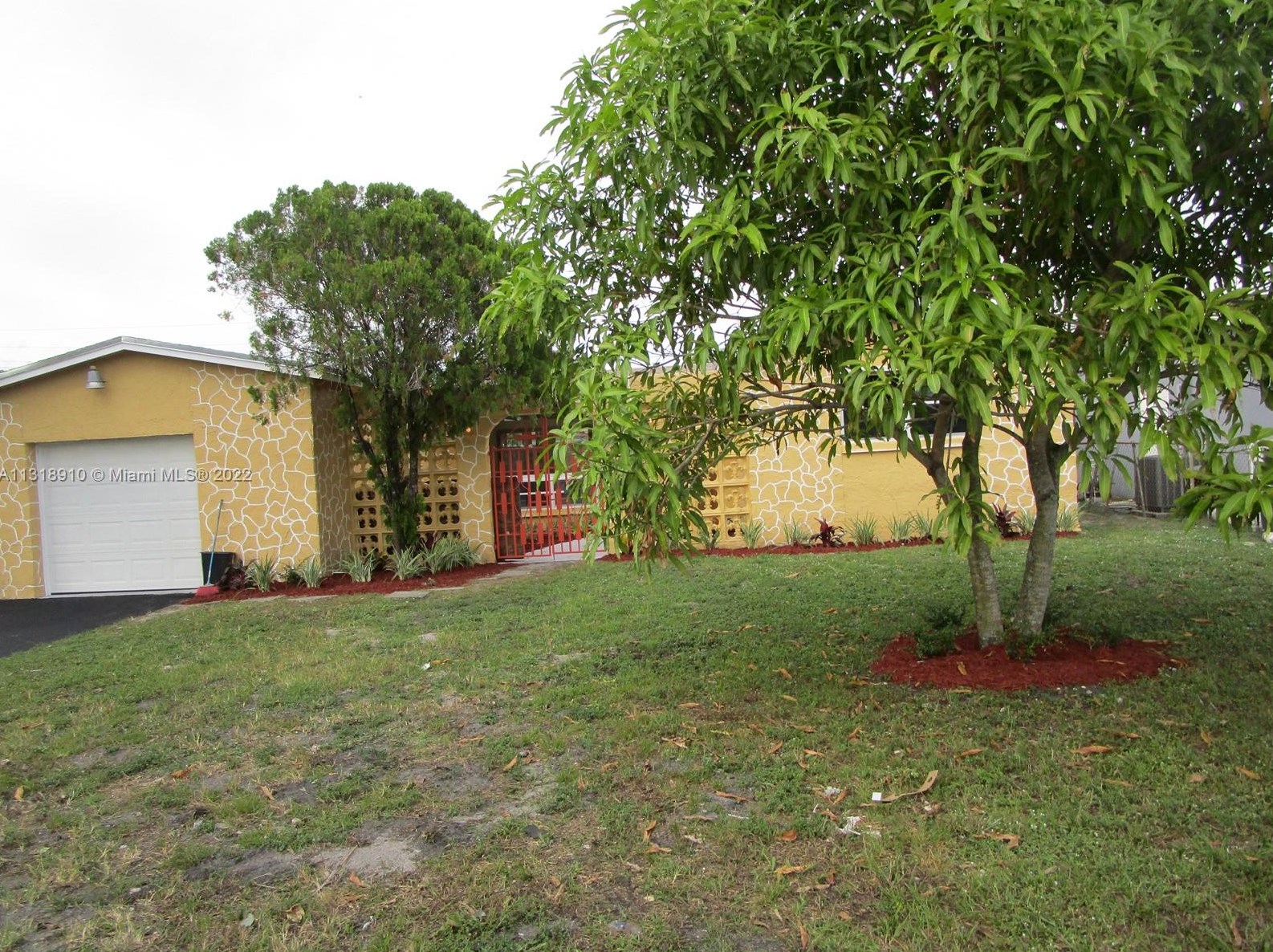 7773 Coral Blvd, Hollywood FL  33023-5862 exterior