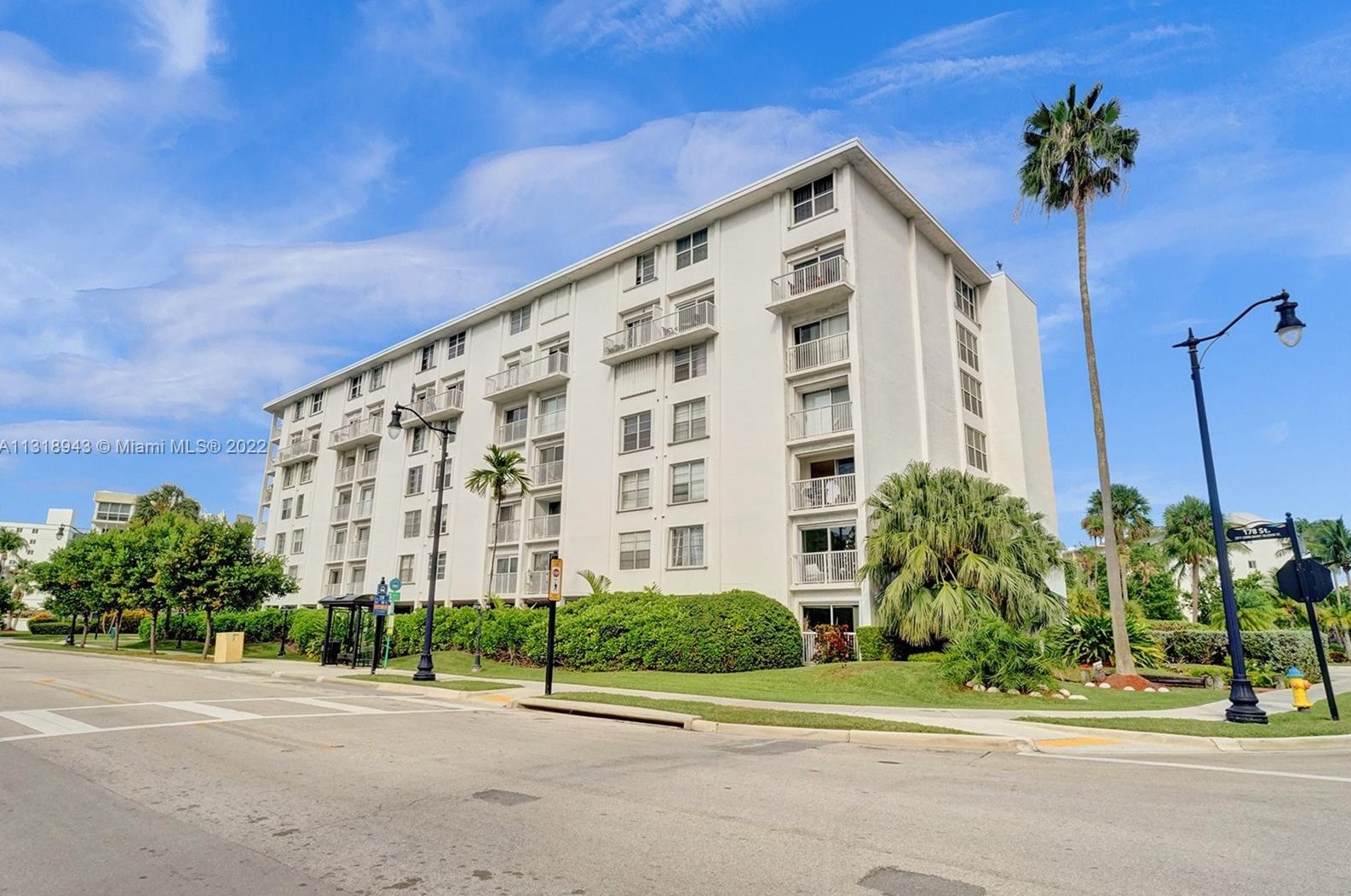 17800 Atlantic Blvd # Ph5, Miami, FL