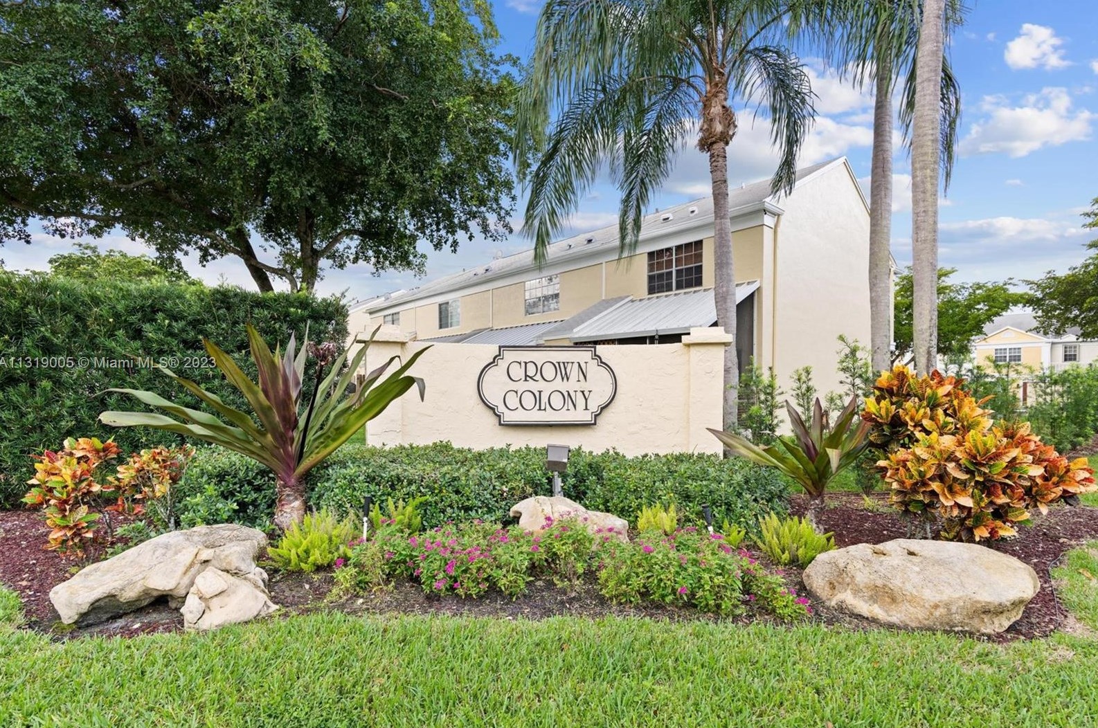 2873 Belmont Ln, Hollywood, FL 33026-3740
