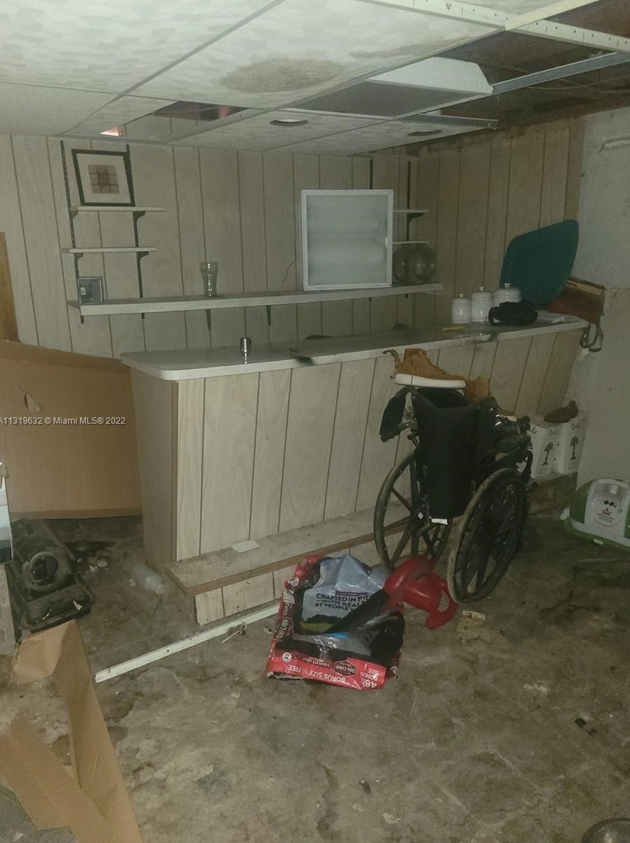 8076 Sussex St, Detroit MI  48228-2247 exterior