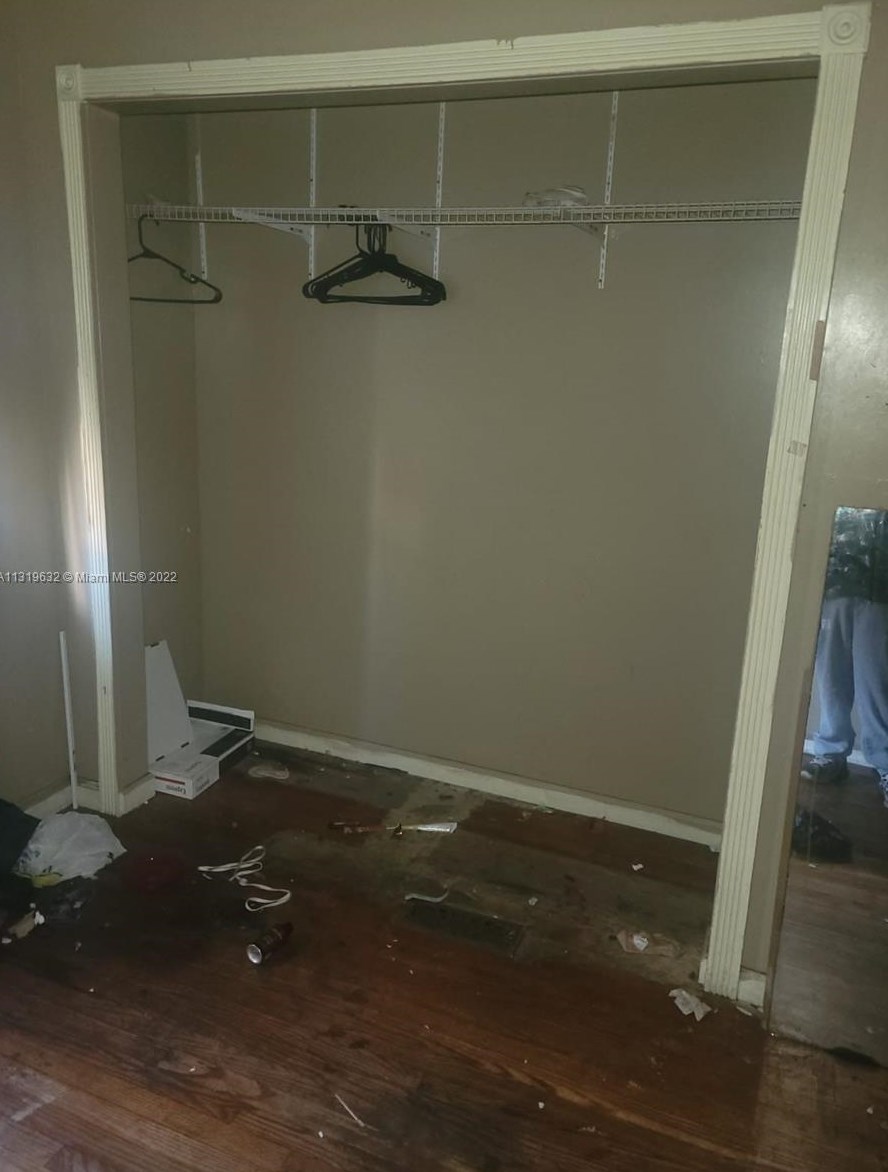 8076 Sussex St, Detroit MI  48228-2247 exterior