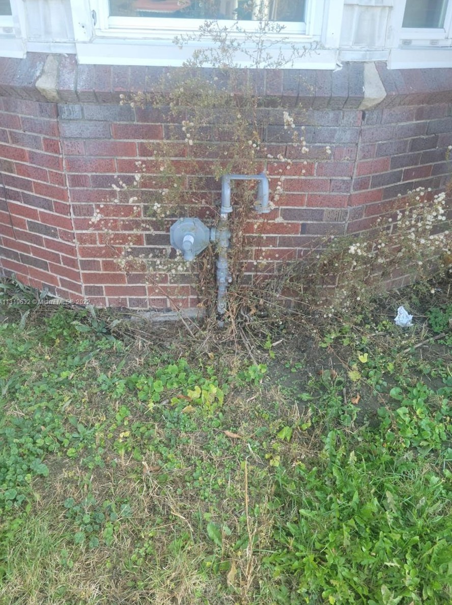 8076 Sussex St, Detroit MI  48228-2247 exterior