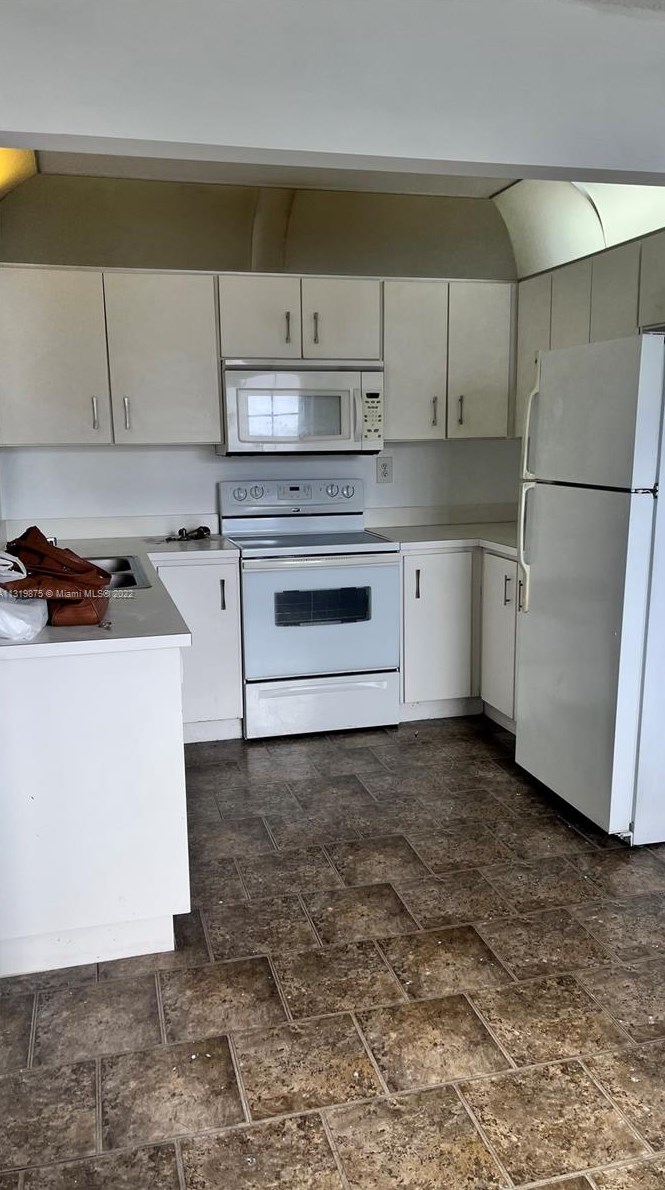 462 Ne 210th Circle Ter #202-9, Miami, FL