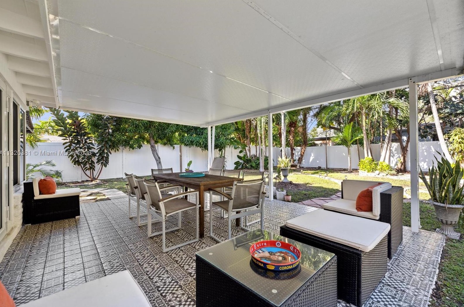 1601 110th St, Miami FL  33161-7414 exterior