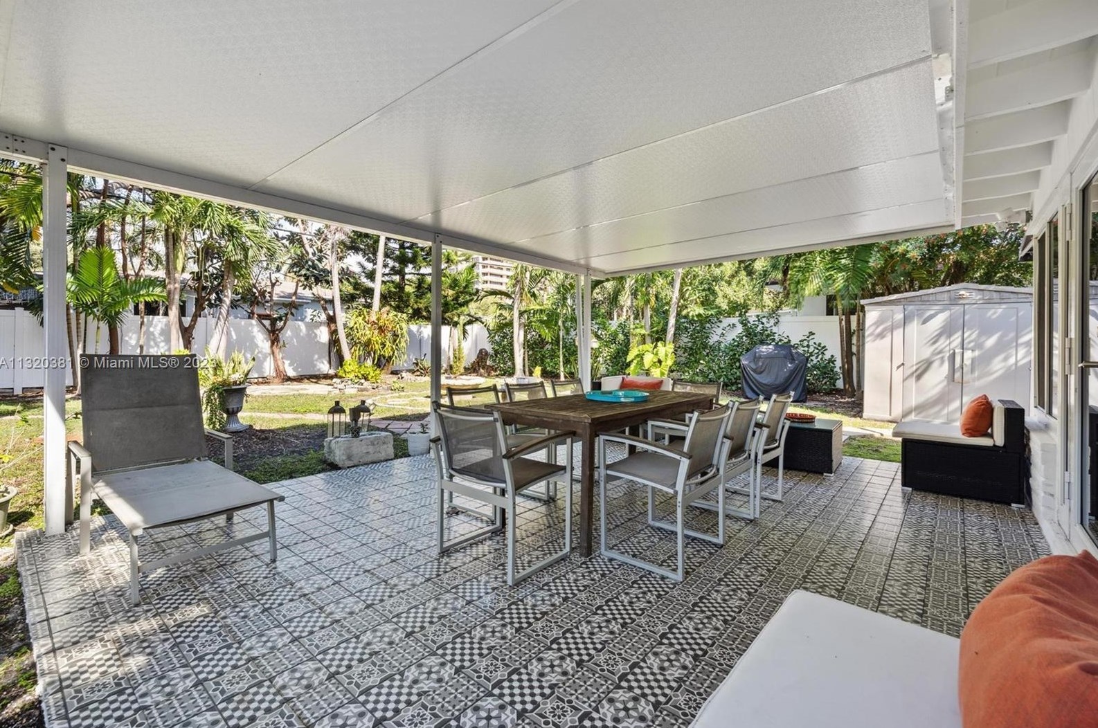 1601 110th St, Miami FL  33161-7414 exterior