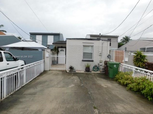 6646 W 15th Ct, Hialeah, FL 33012