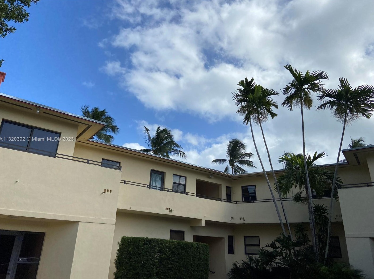 32 Camden Dr #9, Miami, FL 33154