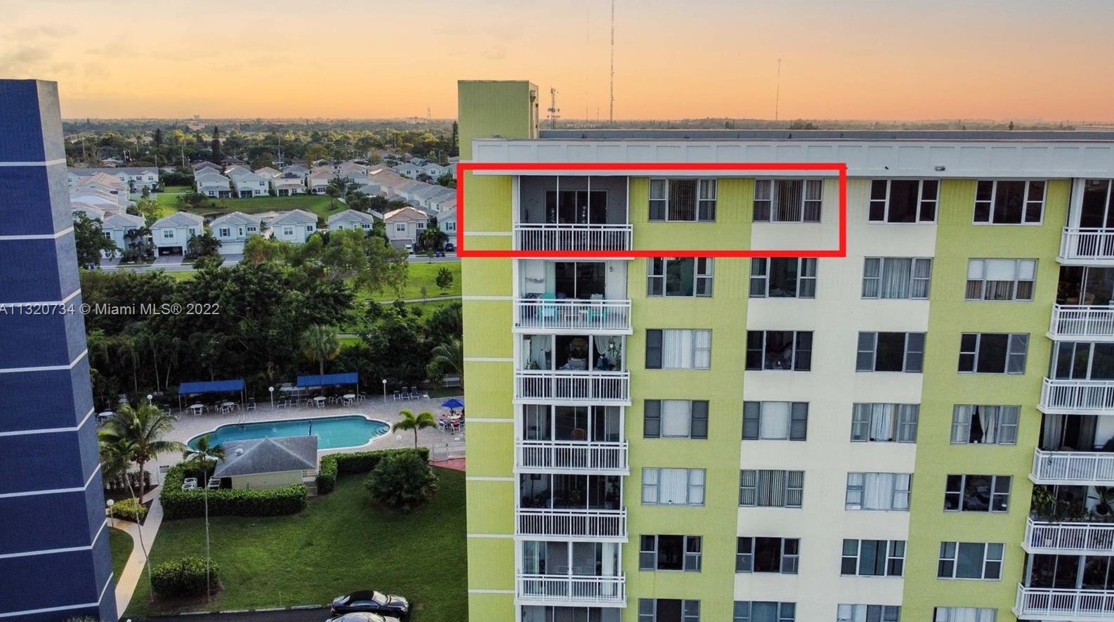 4400 Hillcrest Dr, Hollywood FL 33021-7971 exterior