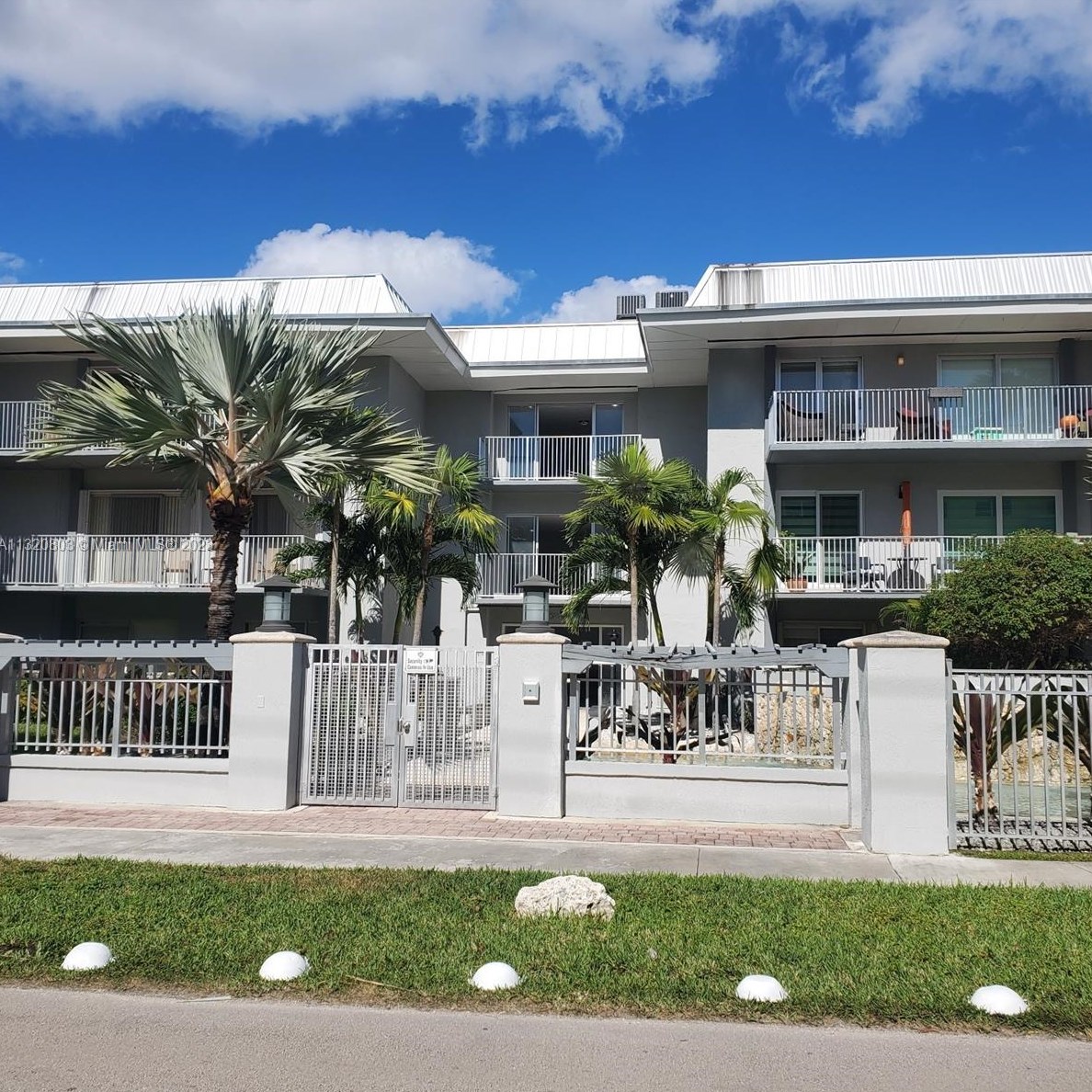 7401 82nd St, Miami FL 33143-7301 exterior