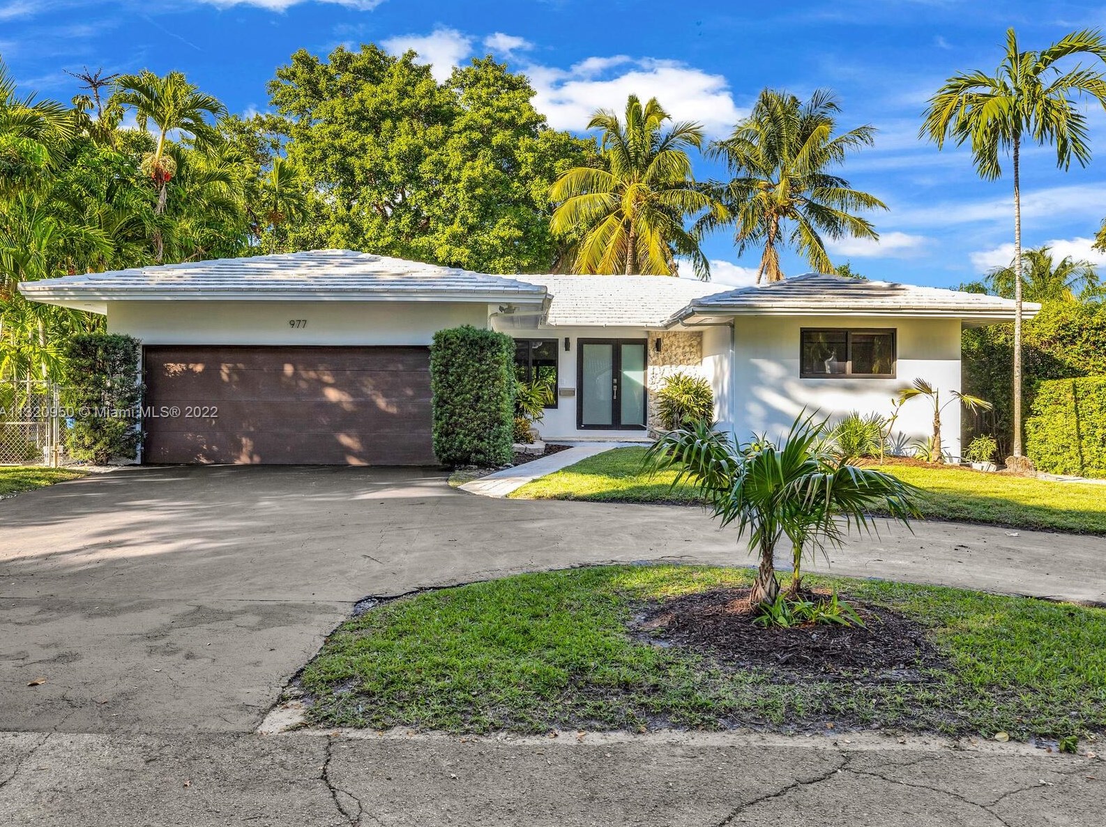 977 Ne 90th St, Miami, FL 33138