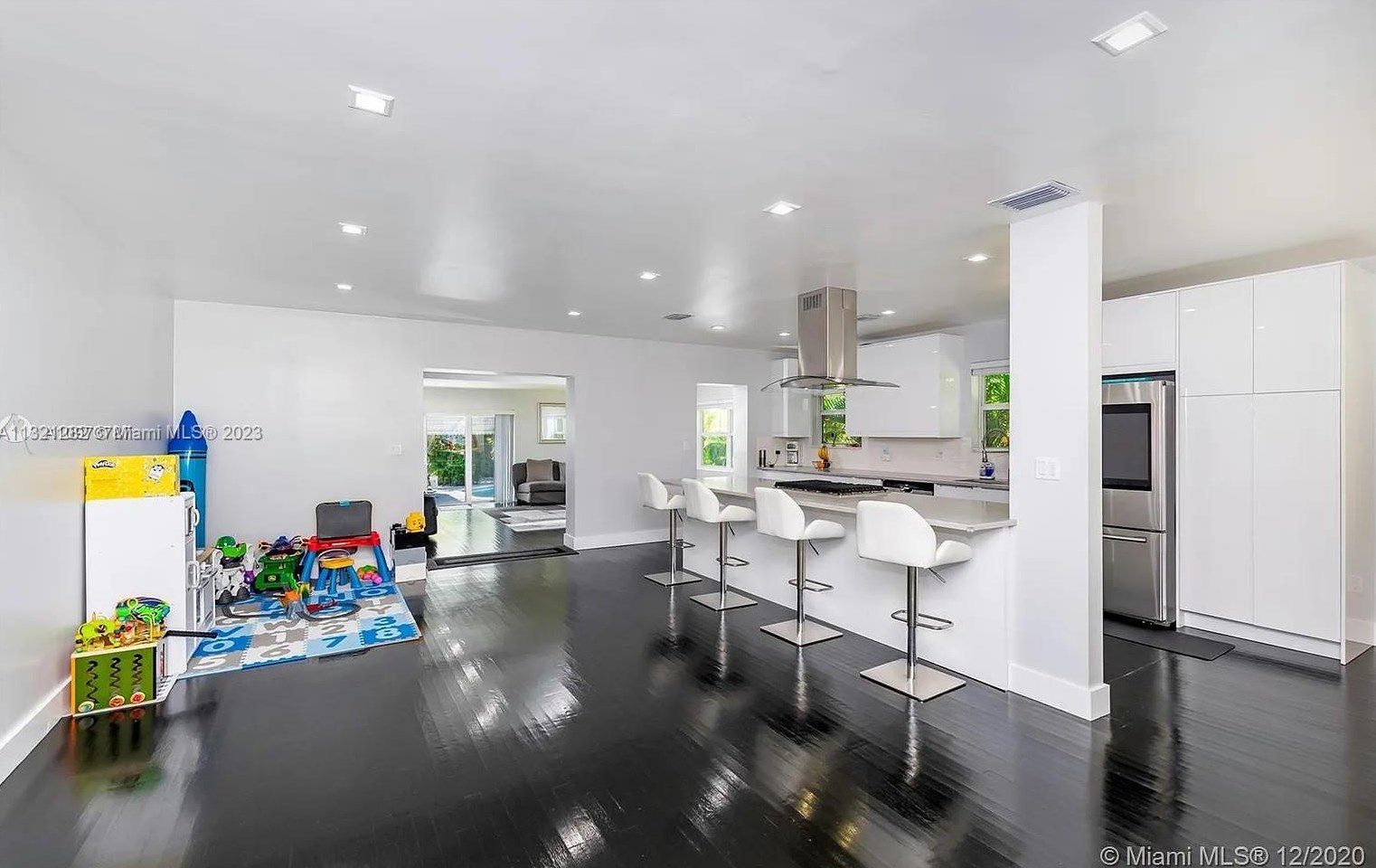 1644 Washington St, Hollywood FL  33020-6121 exterior