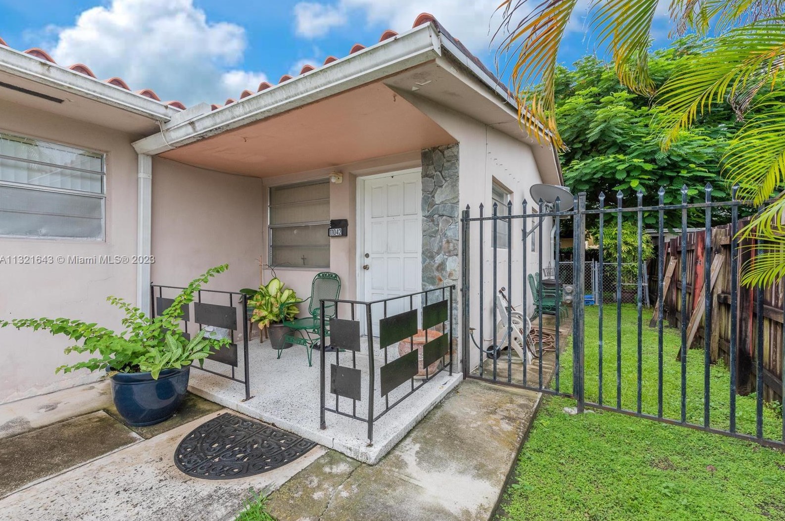 11040 Sw 4th St #2, Miami, FL 33174