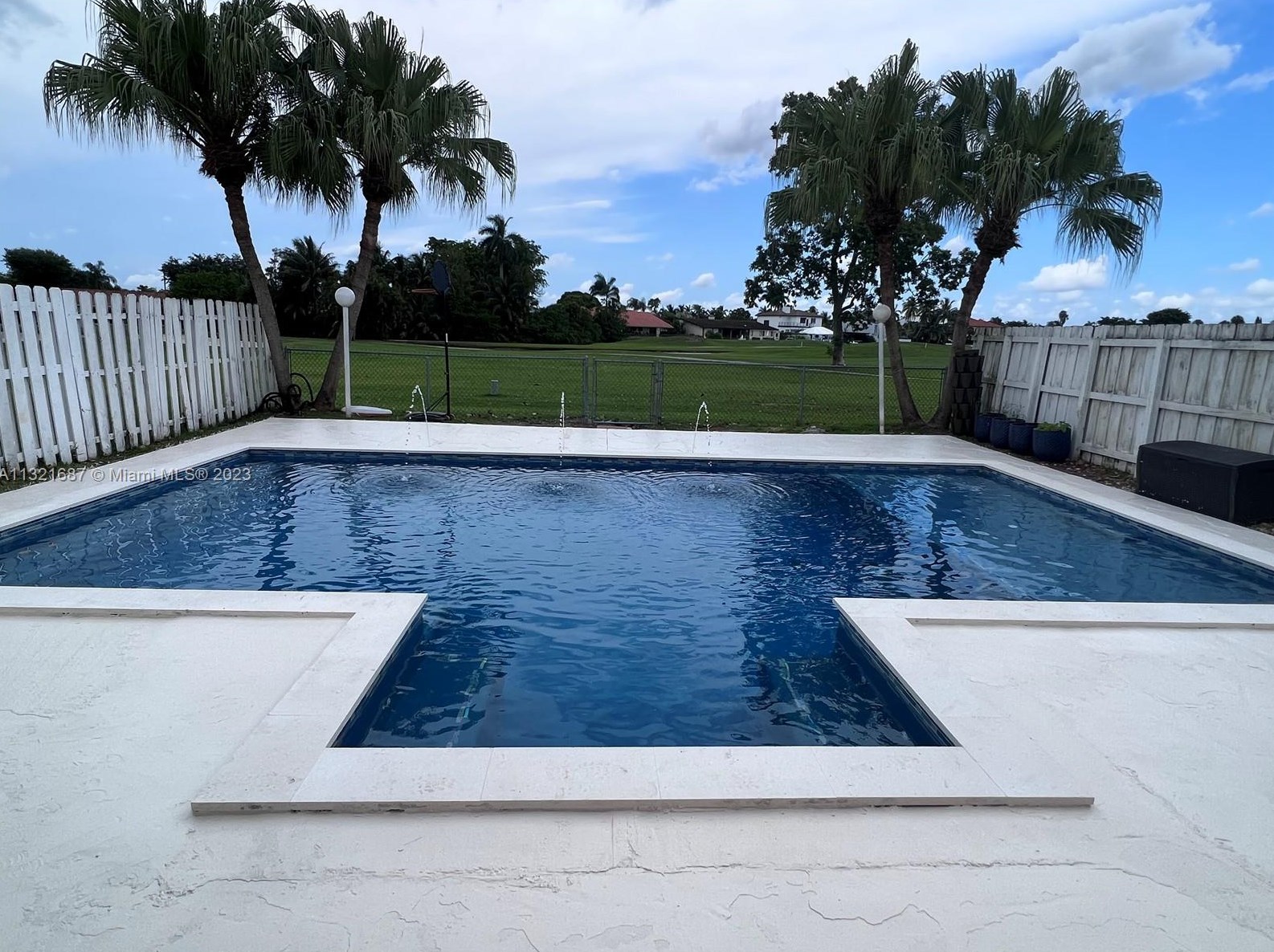 7415 Coldstream Dr, Hialeah, FL 33015