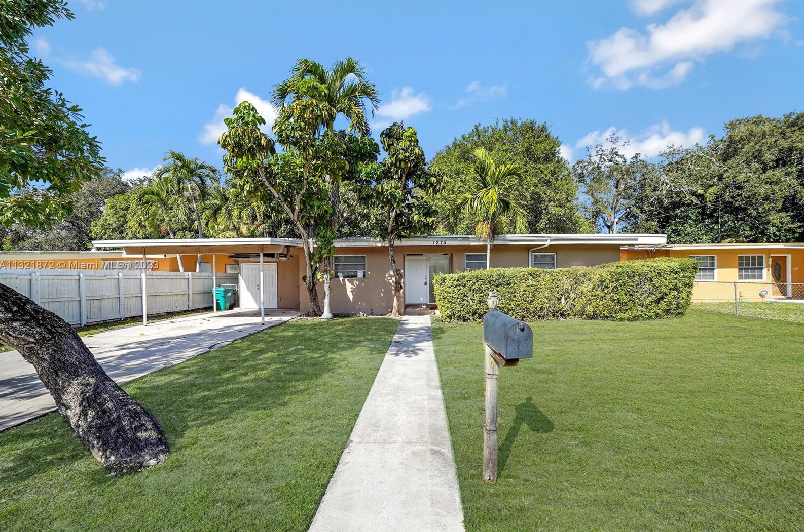 1275 150th St, Miami, FL 33161-2558