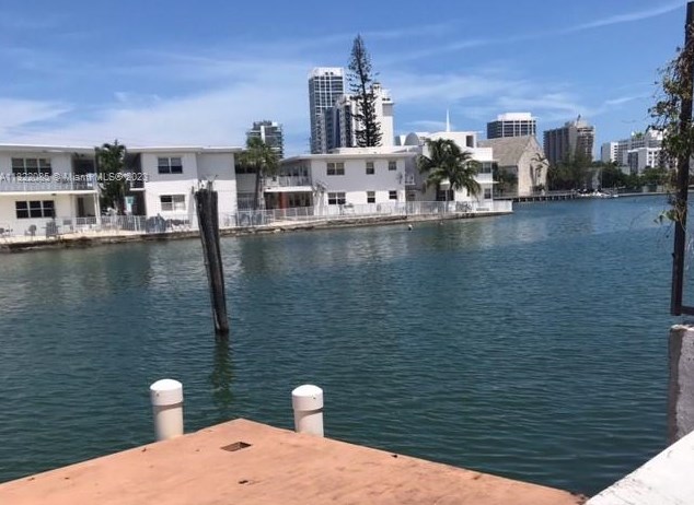 6941 Bay Dr, Miami FL  33141-5404 exterior