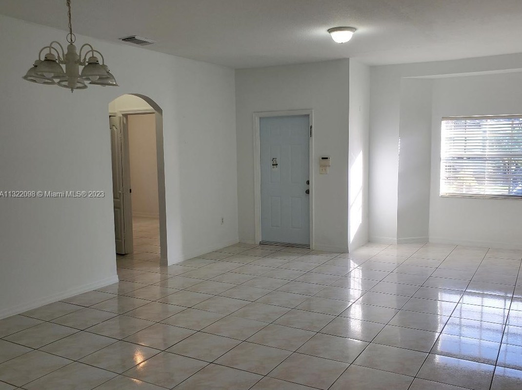 13805 26th Ter, Miami FL  33175-6575 exterior