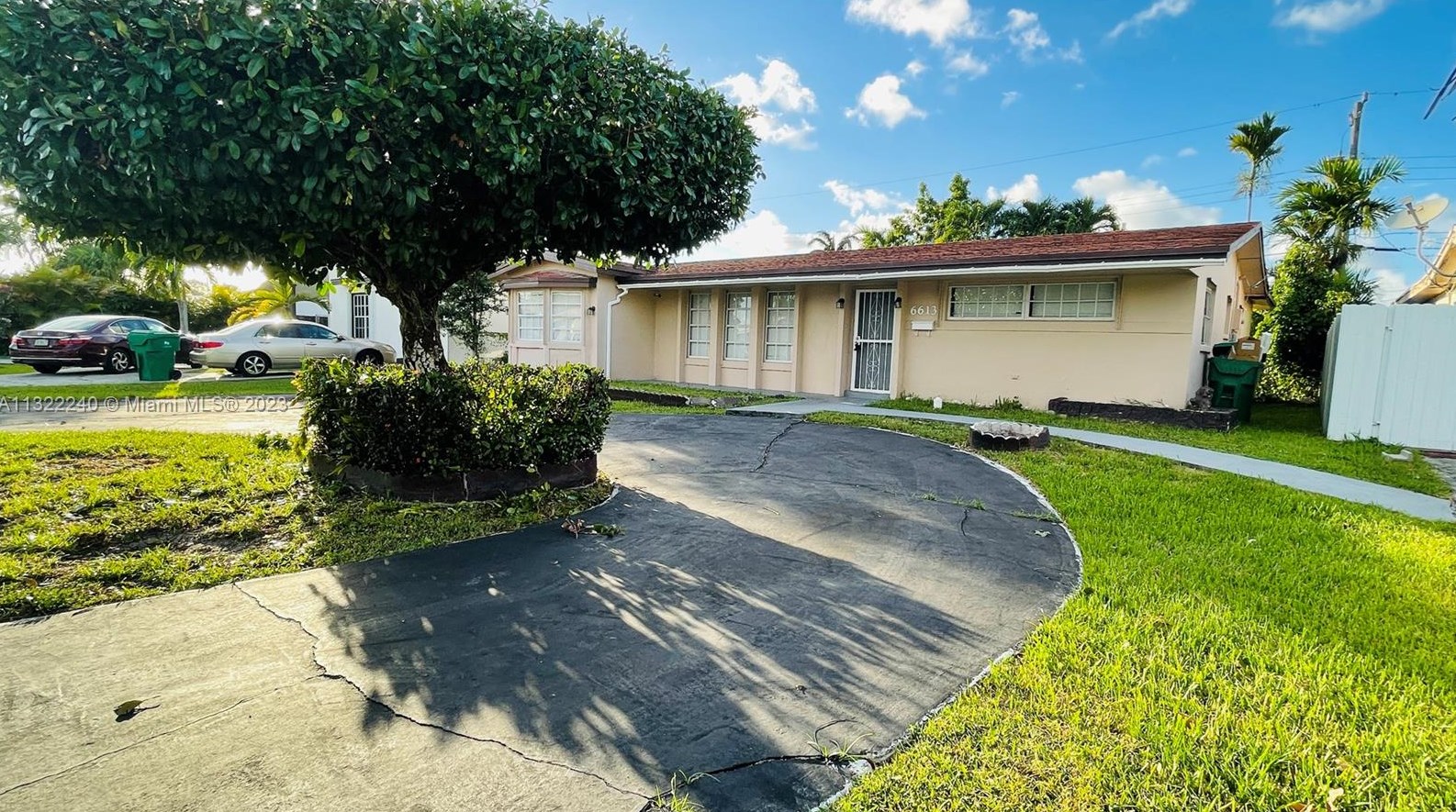 6613 Evergreen Dr, Hollywood, FL 33023