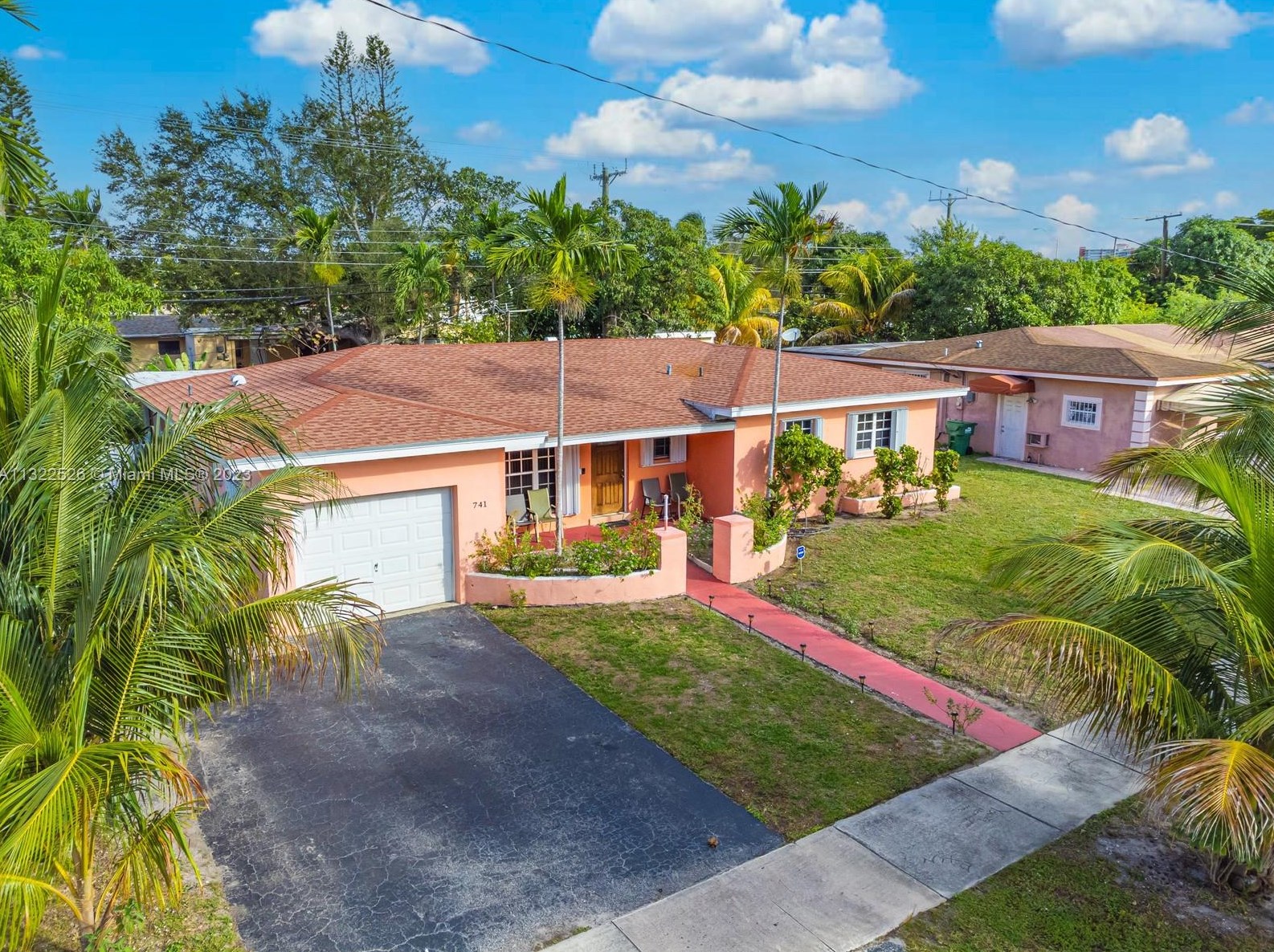 741 180th St, Miami, FL 33162-1138