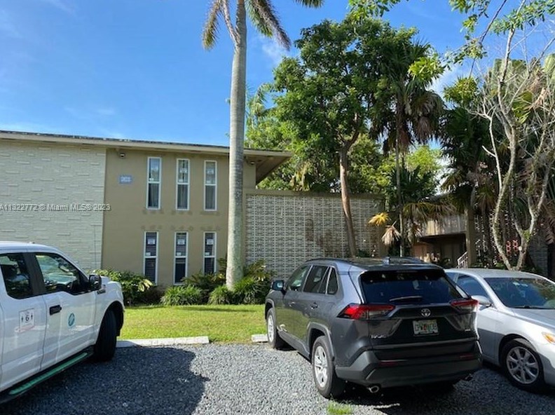 6310 79th St, Miami, FL 33143-4932