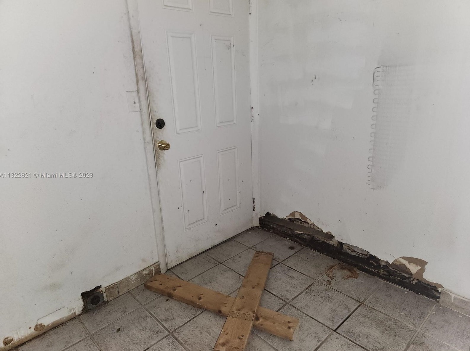 133 69 St, Miami FL 33147-7151 exterior