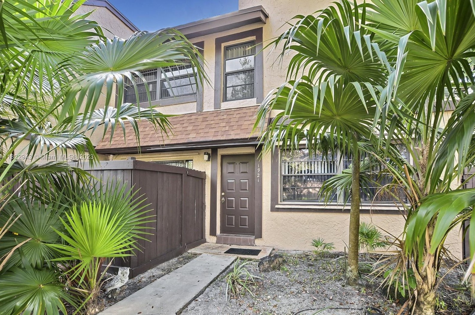 1921 Bayberry Dr, Hollywood, FL 33024-3095